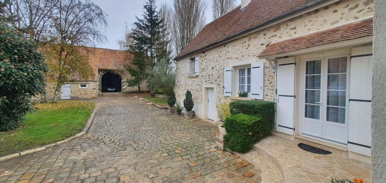 Maison 8 pièces - 190m² - GRANDPUITS BAILLY CARROIS