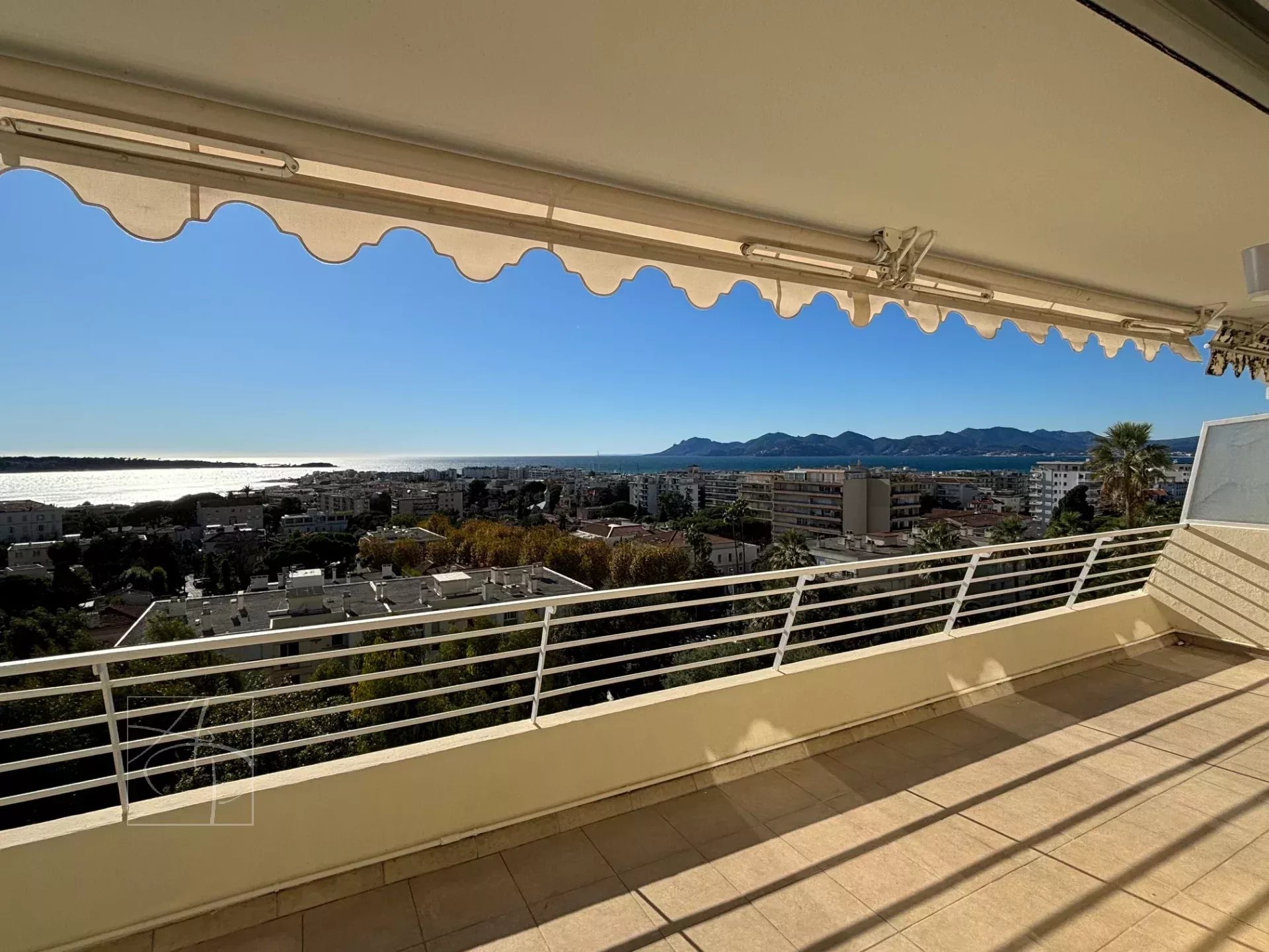 Appartement 2 pièces - 53m² - CANNES