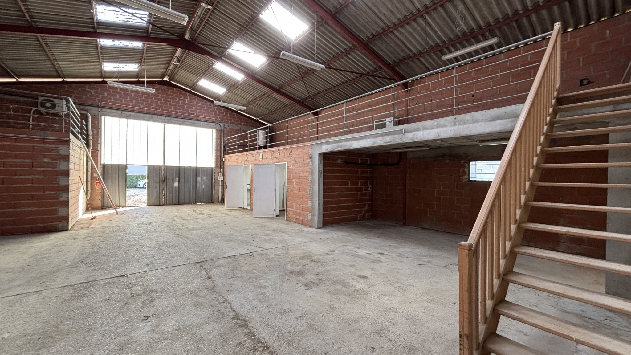 Local industriel  - 370m² - BOE