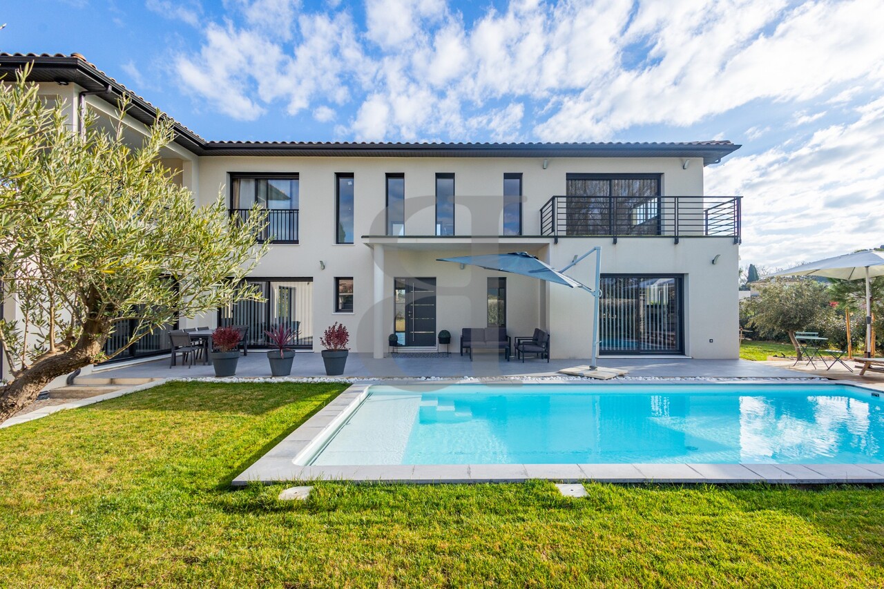 Maison 7 pièces - 314m² - LE PONTET