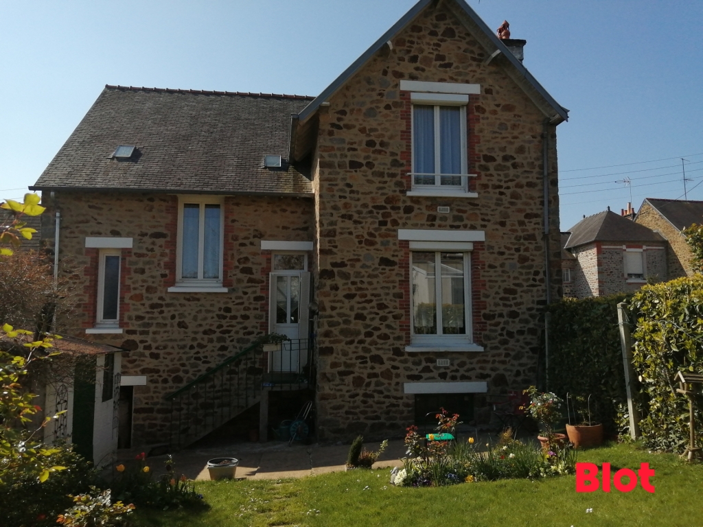 Maison 6 pièces - 113m² - FOUGERES