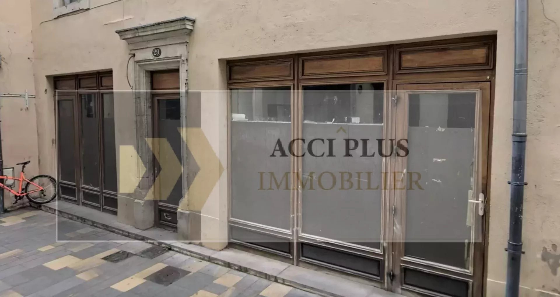 Local commercial  - 66m² - NIMES