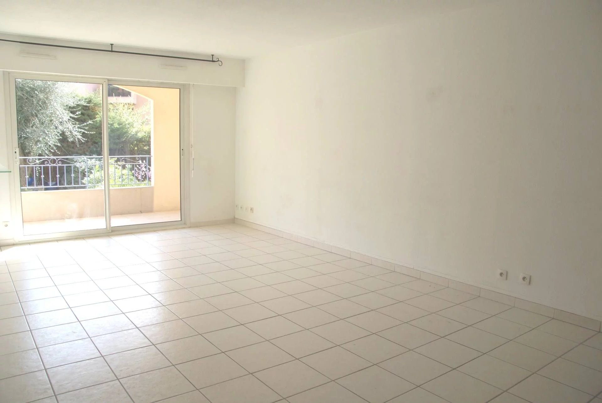 Appartement 3 pièces - 70m² - MOUGINS