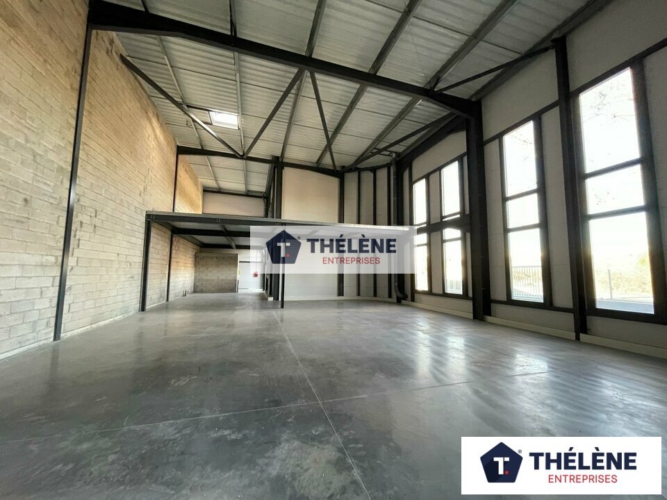 Local industriel  - 262m² - VALERGUES