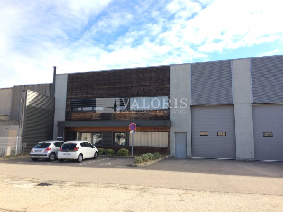 Local industriel  - 656m² - OULLINS