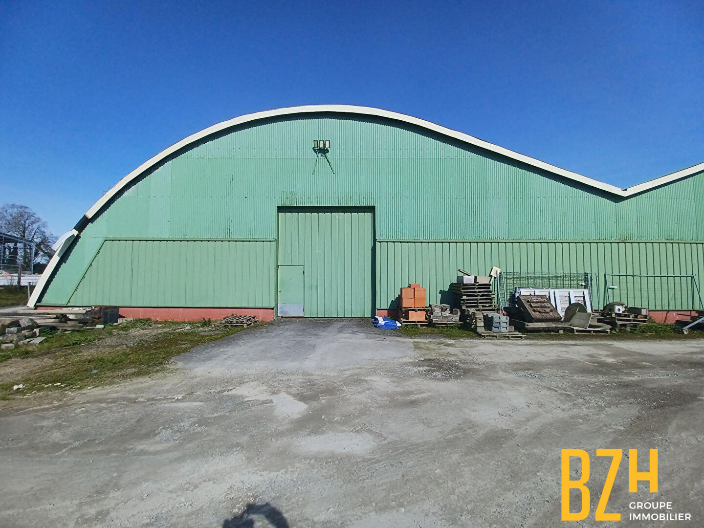 Local industriel  - 670m²