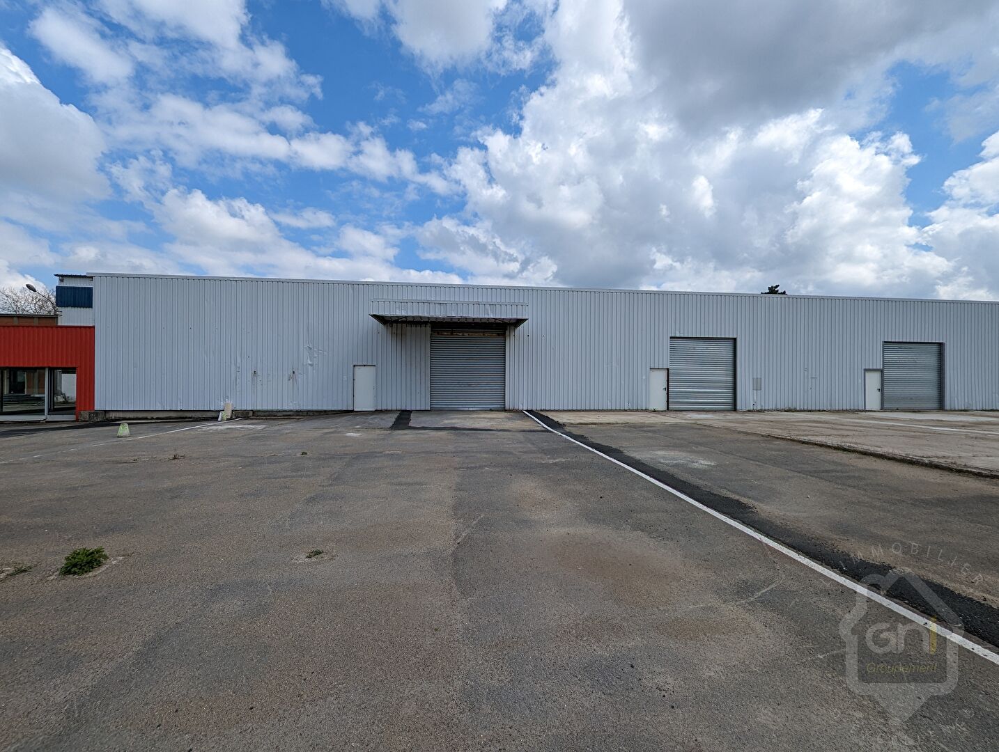 Local industriel  - 423m²