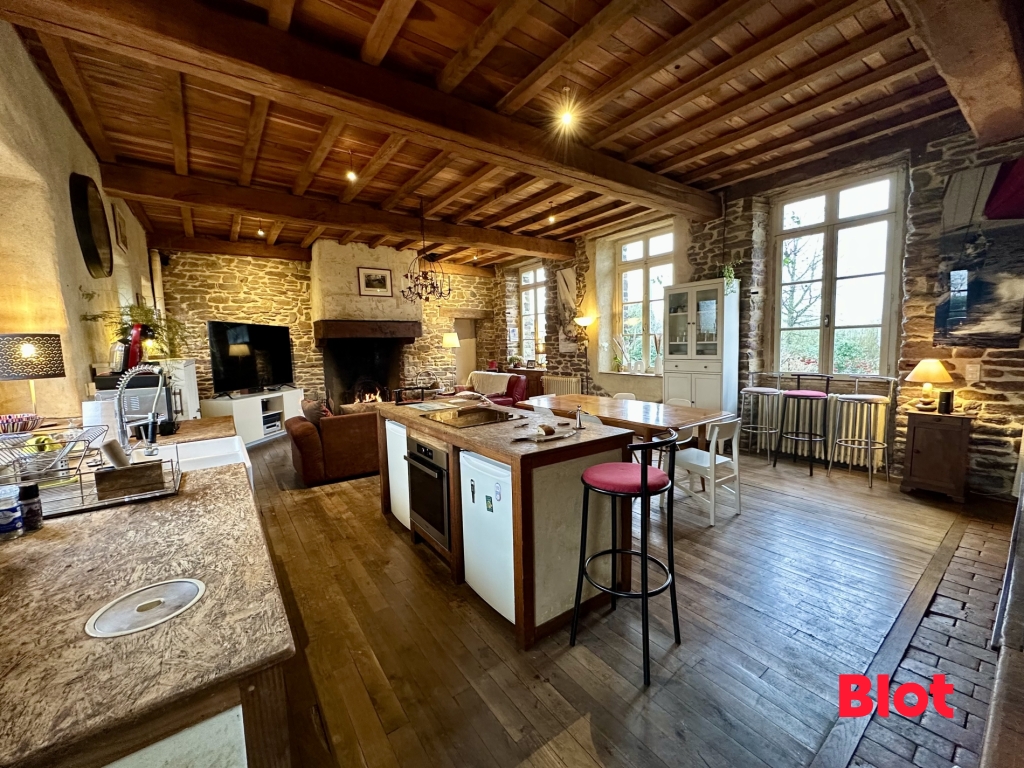 Maison 8 pièces - 234m² - ST MALON SUR MEL