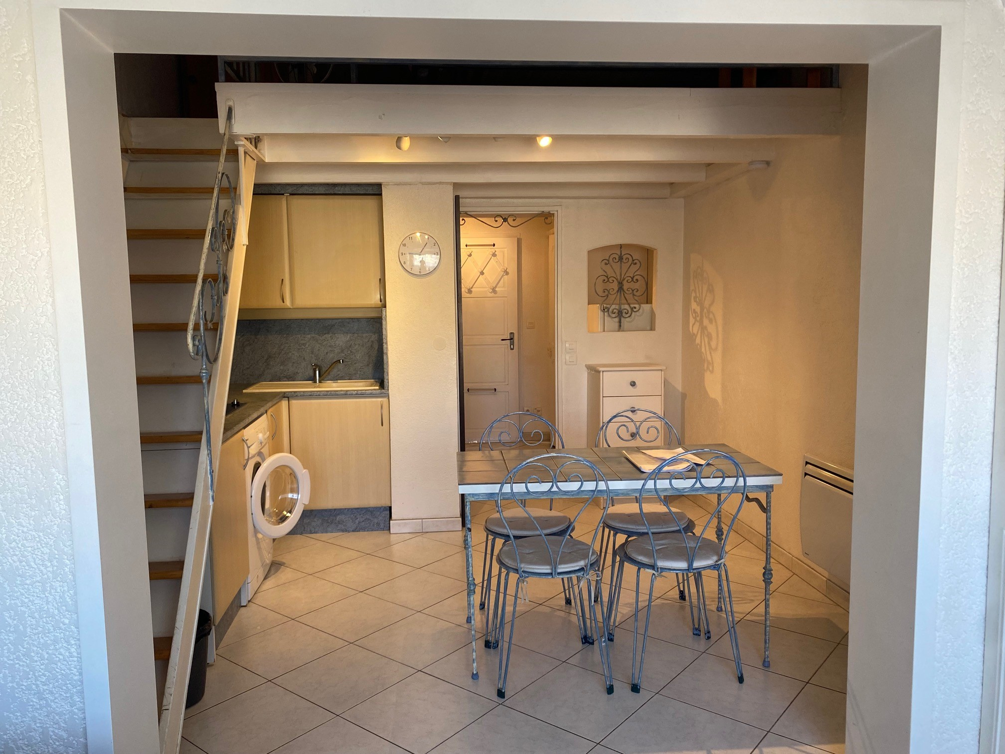 Appartement 1 pièce - 24m² - ST VALLIER DE THIEY