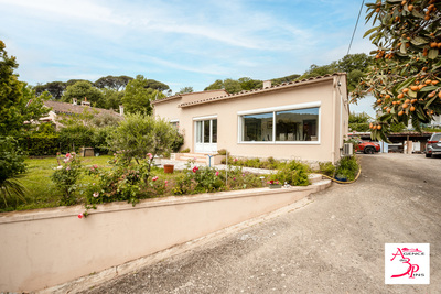 Maison 5 pièces - 94m² - COLLOBRIERES