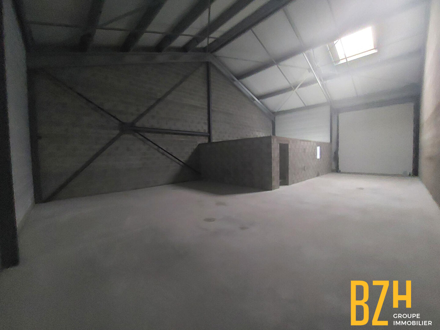 Local industriel  - 163m²