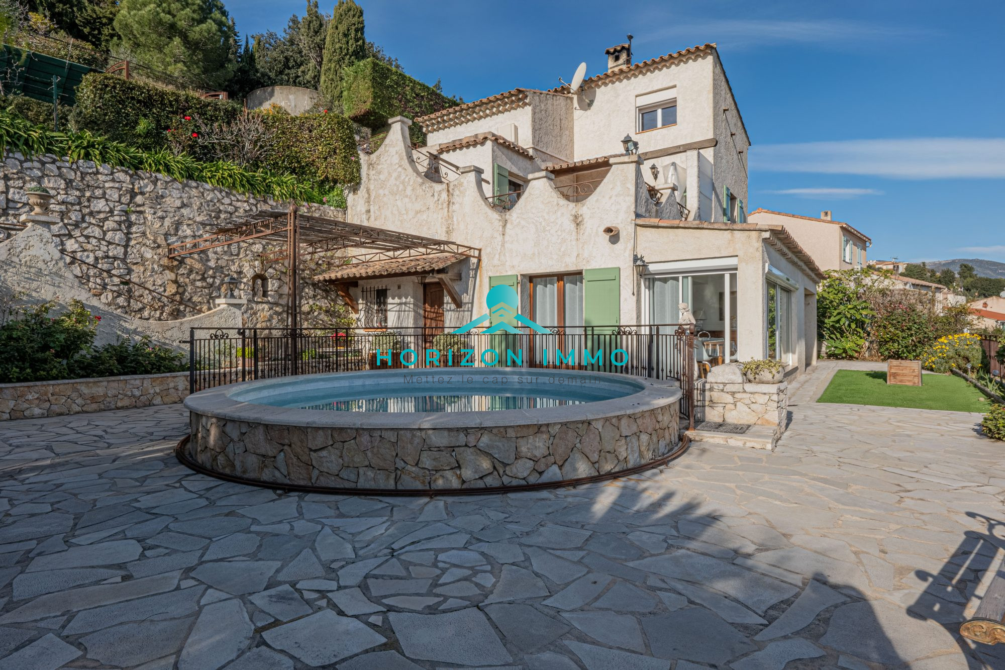 Maison 6 pièces - 136m² - ST LAURENT DU VAR