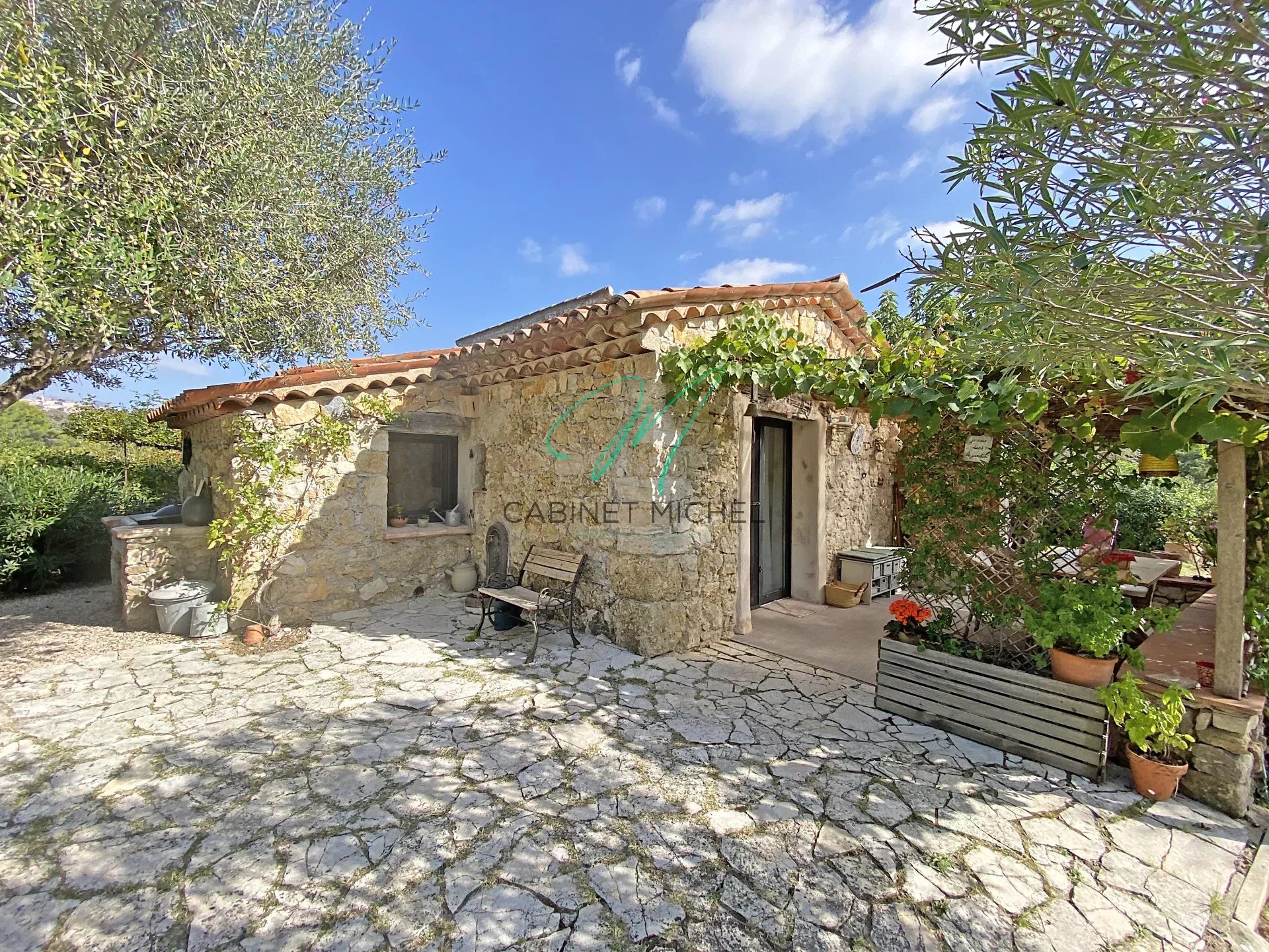 Maison 4 pièces - 82m² - CHATEAUNEUF GRASSE