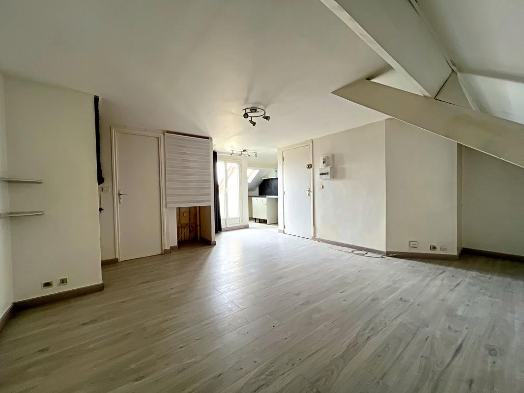 Appartement 1 pièce - 24m² - STE GENEVIEVE DES BOIS