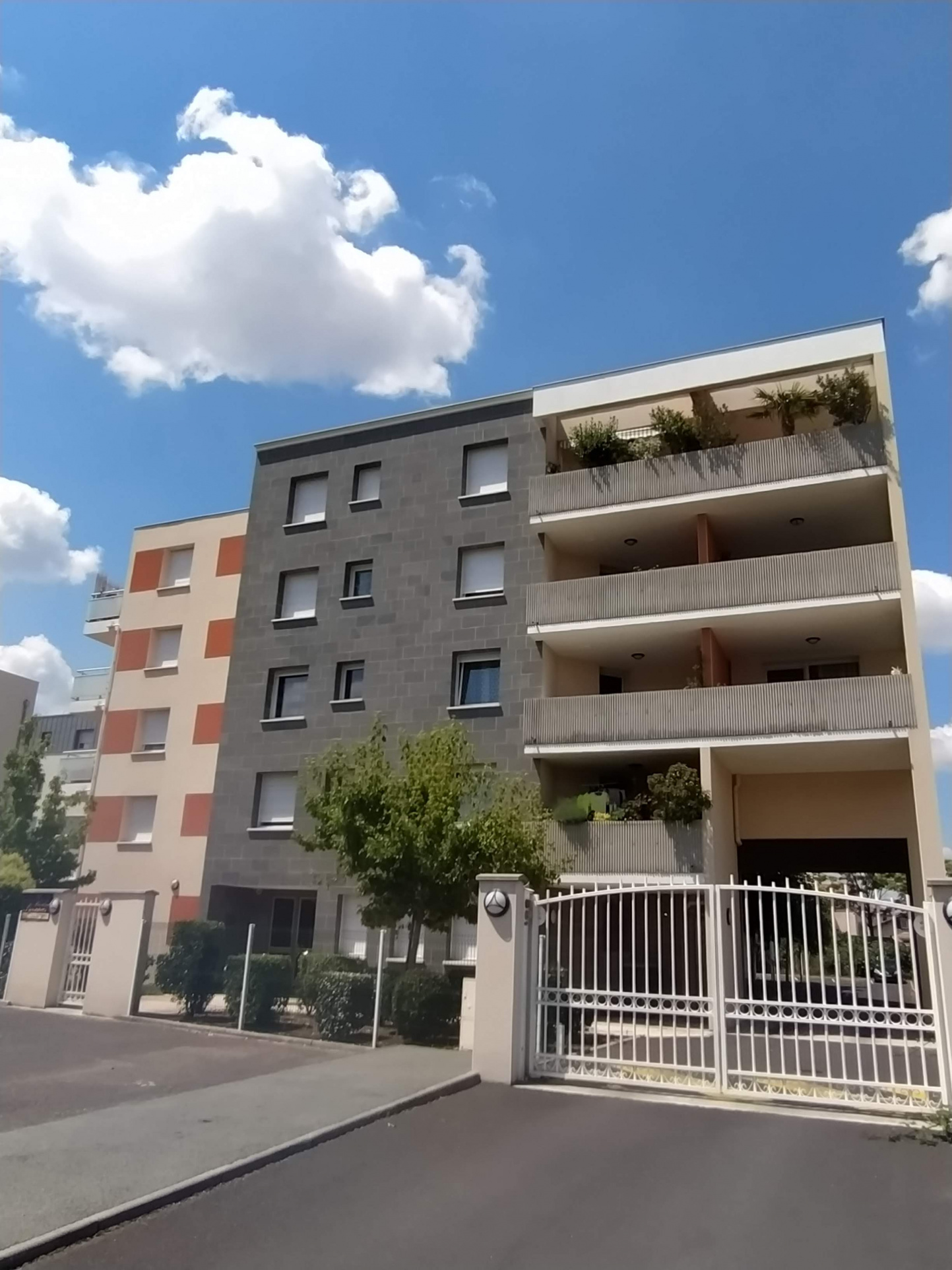 Appartement 2 pièces - 60m² - CLERMONT FERRAND