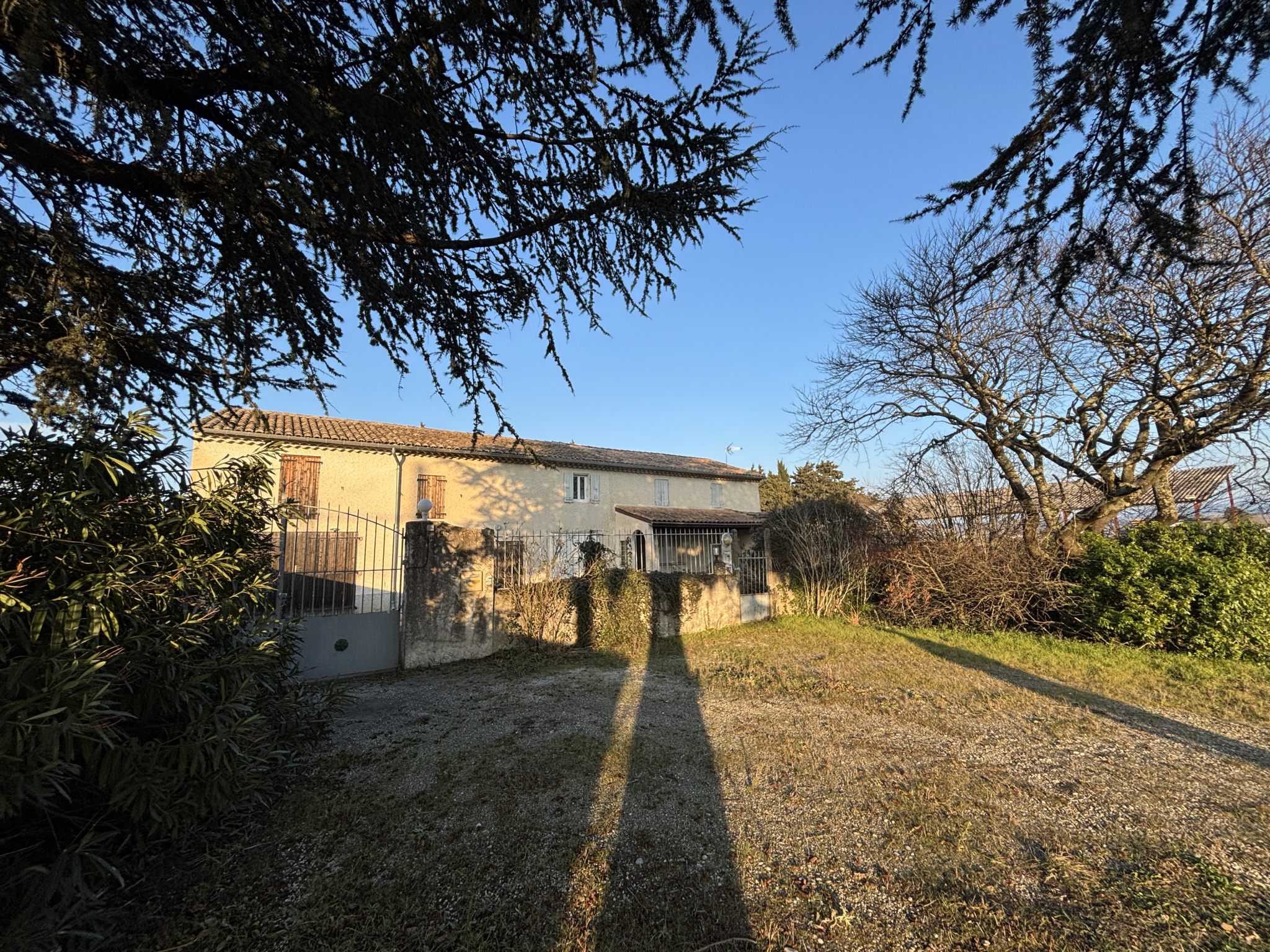 Maison 4 pièces - 120m² - CHATEAUNEUF DU RHONE