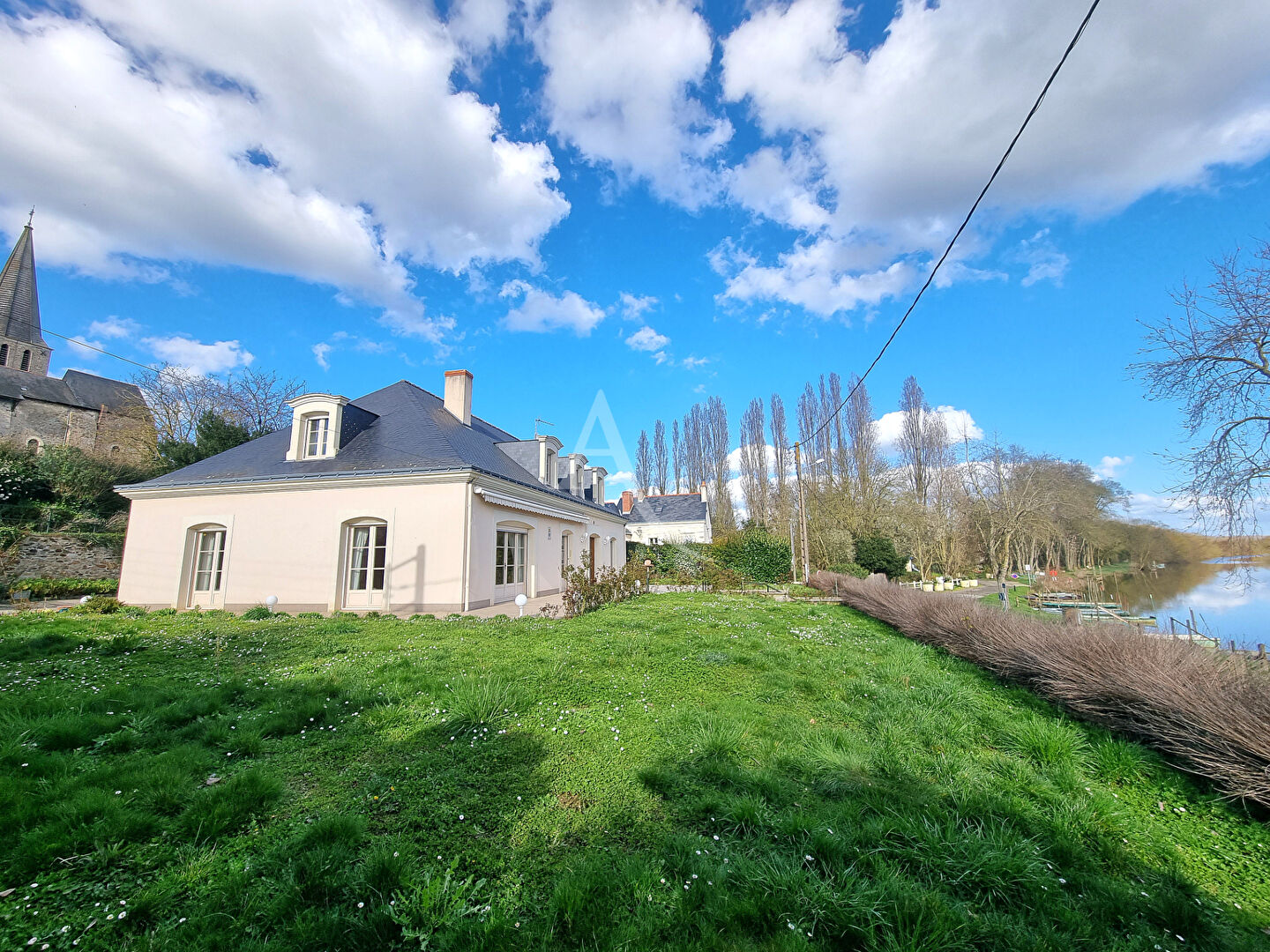 Maison 7 pièces - 230m² - CHATEAUNEUF SUR SARTHE