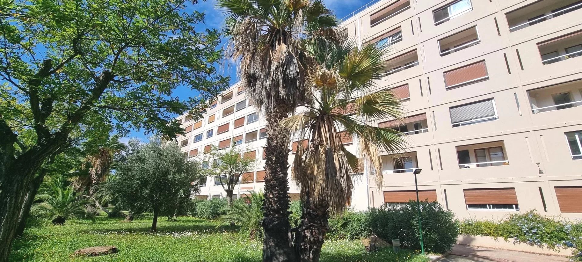 Appartement 1 pièce - 27m² - HYERES