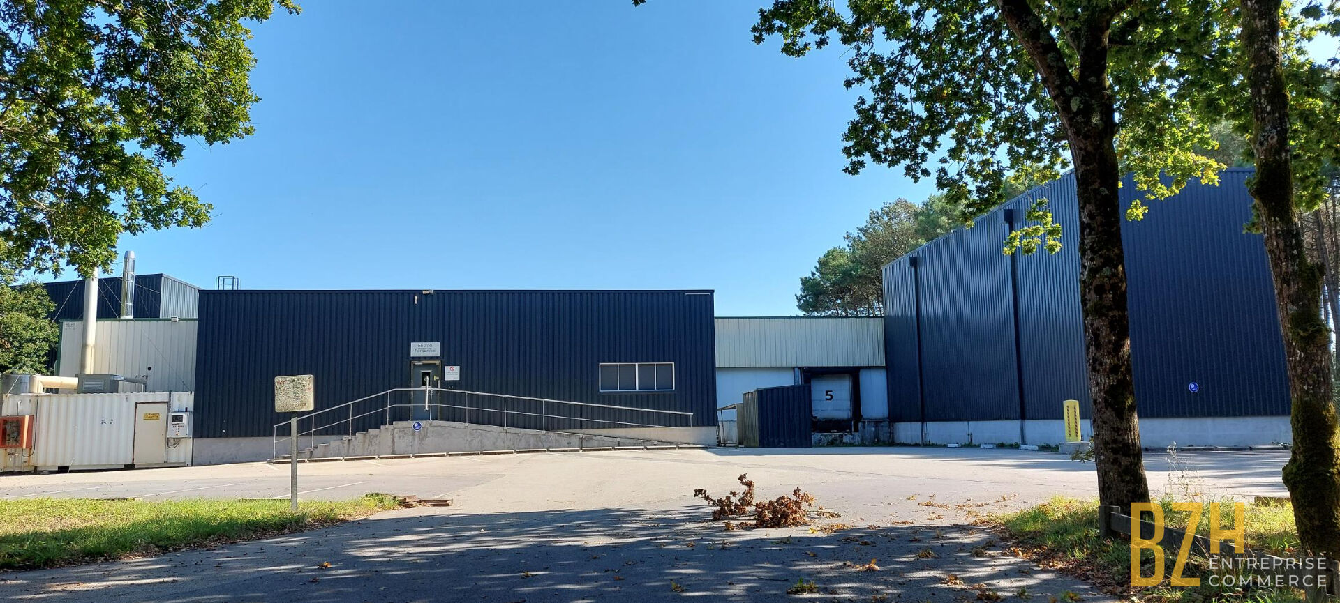 Local industriel  - 5 290m²