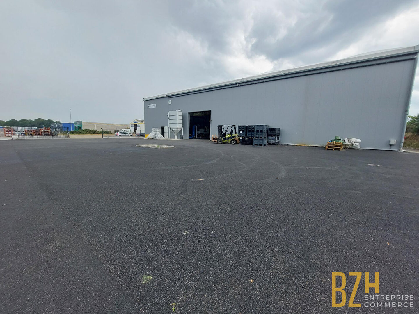 Local industriel  - 1 600m²