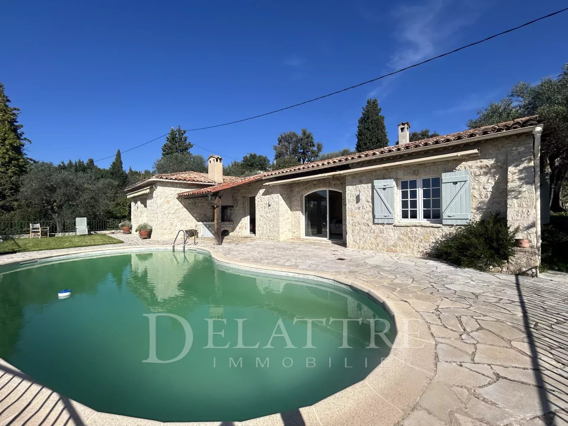 Maison 5 pièces - 150m² - CHATEAUNEUF GRASSE