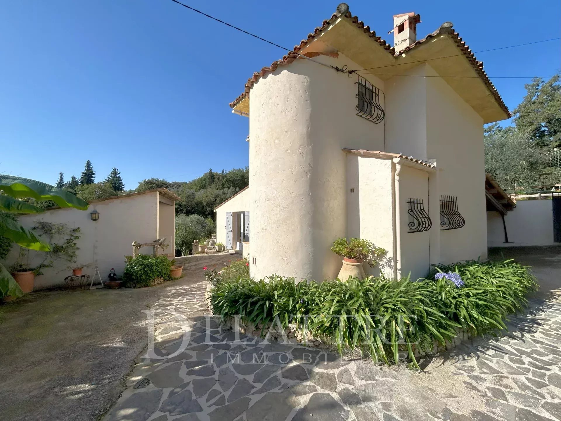 Maison 5 pièces - 92m² - CHATEAUNEUF GRASSE