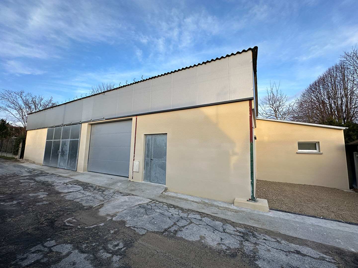 Local industriel  - 93m²