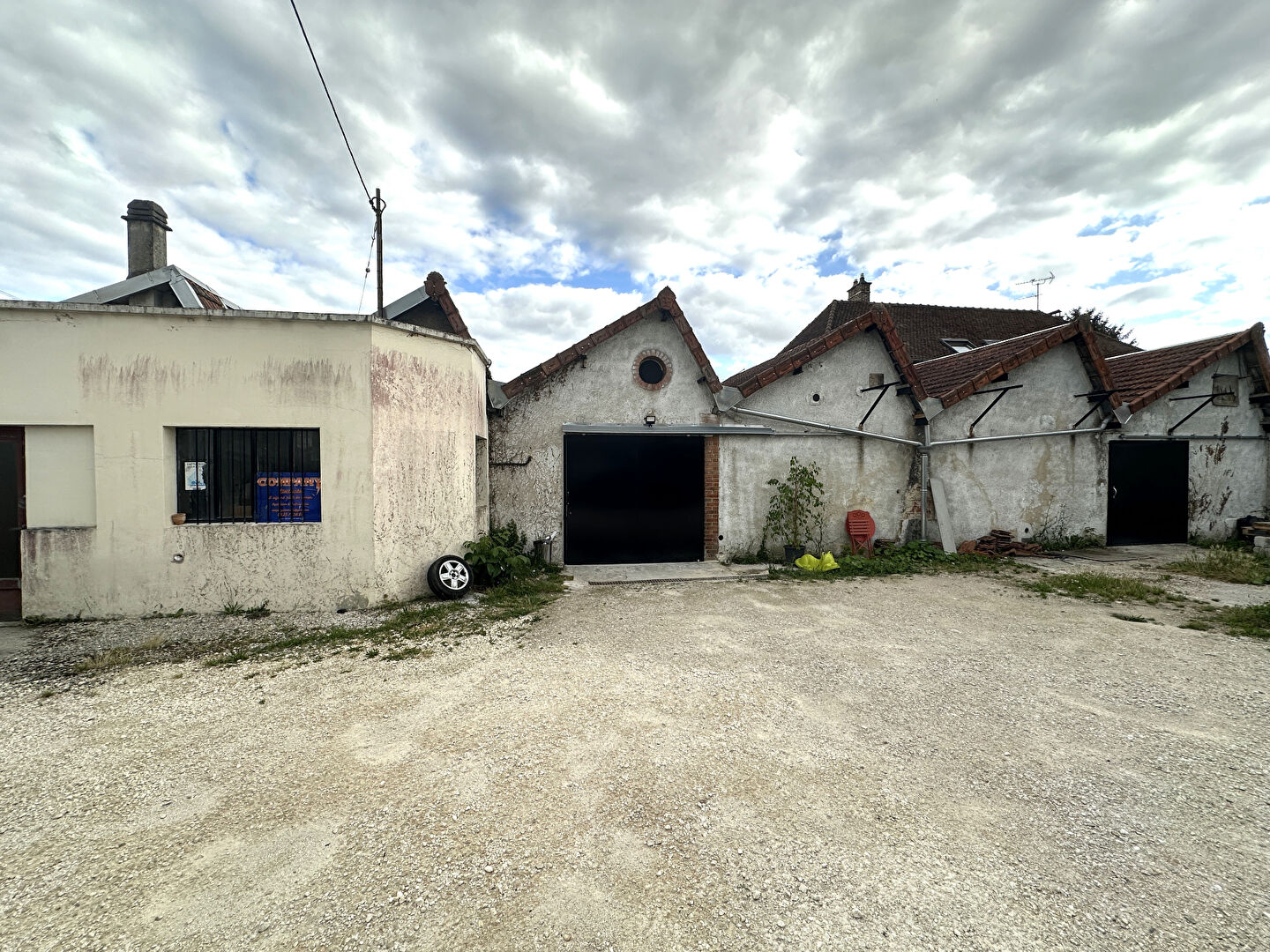 Local industriel  - 180m²