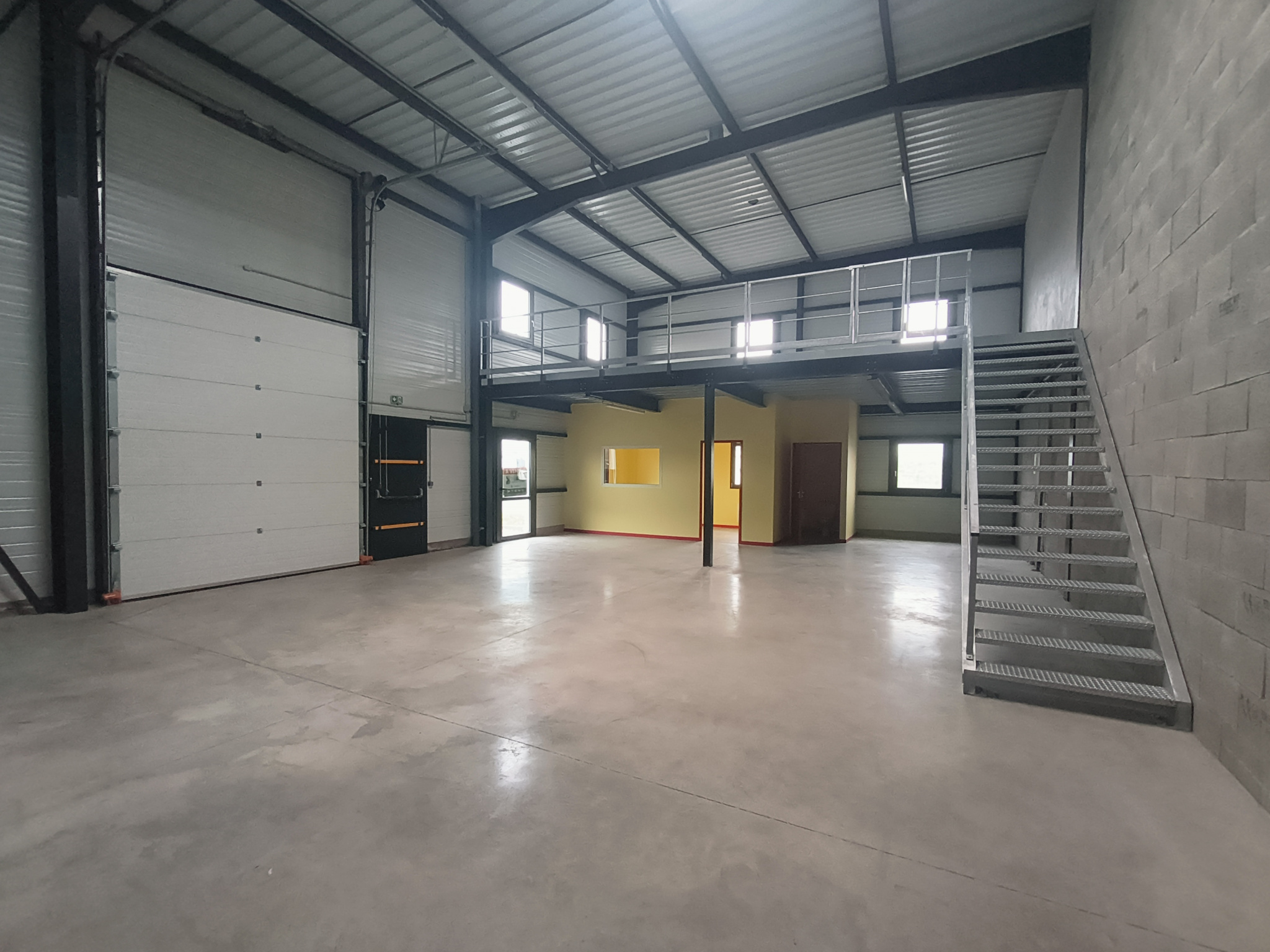 Local industriel  - 200m² - RIORGES