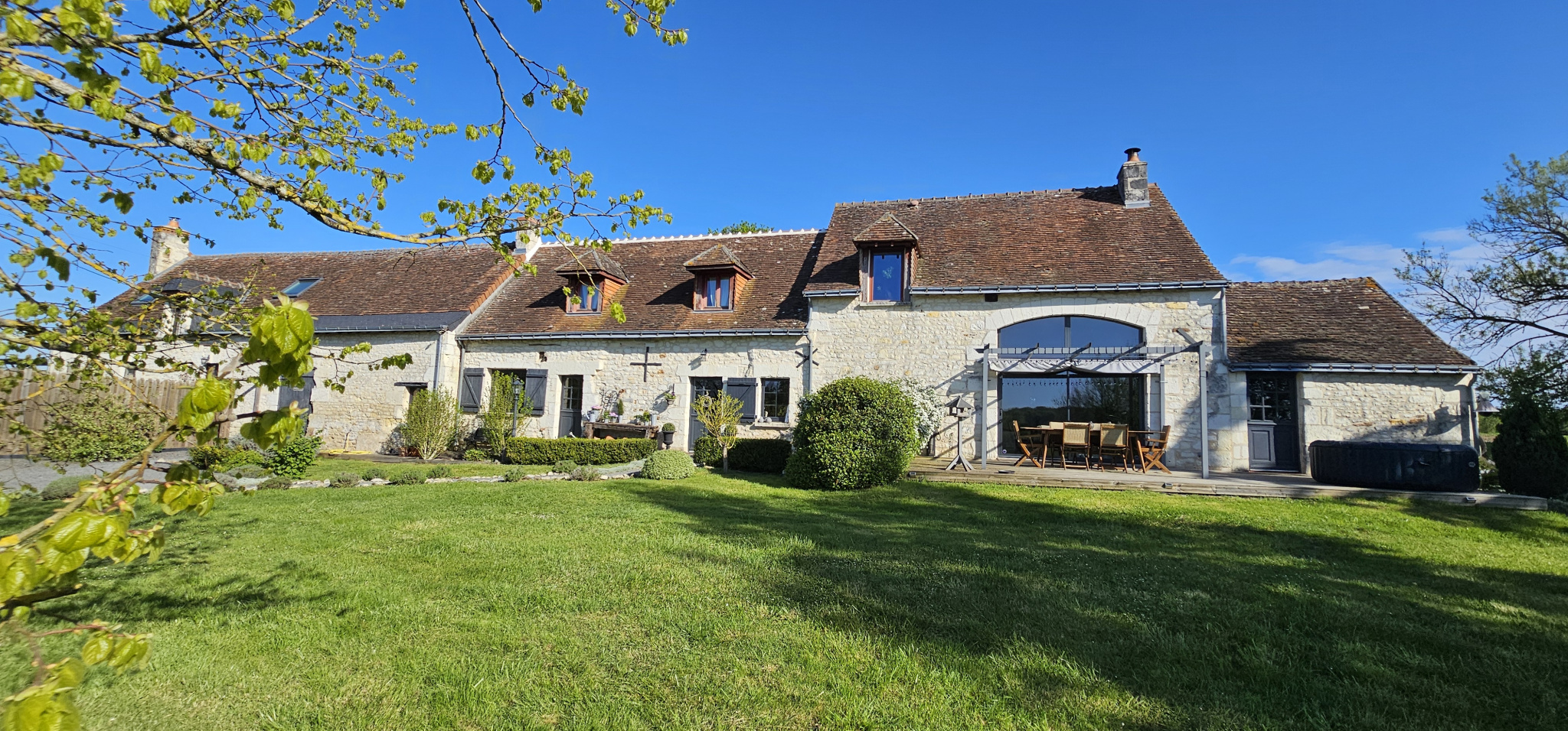 Maison 10 pièces - 264m² - LA CHAPELLE BLANCHE ST MARTIN