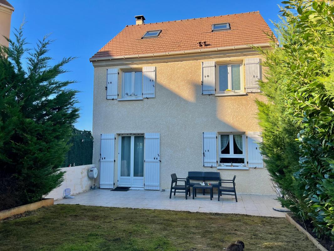 Maison 4 pièces - 106m² - LA FERTE GAUCHER