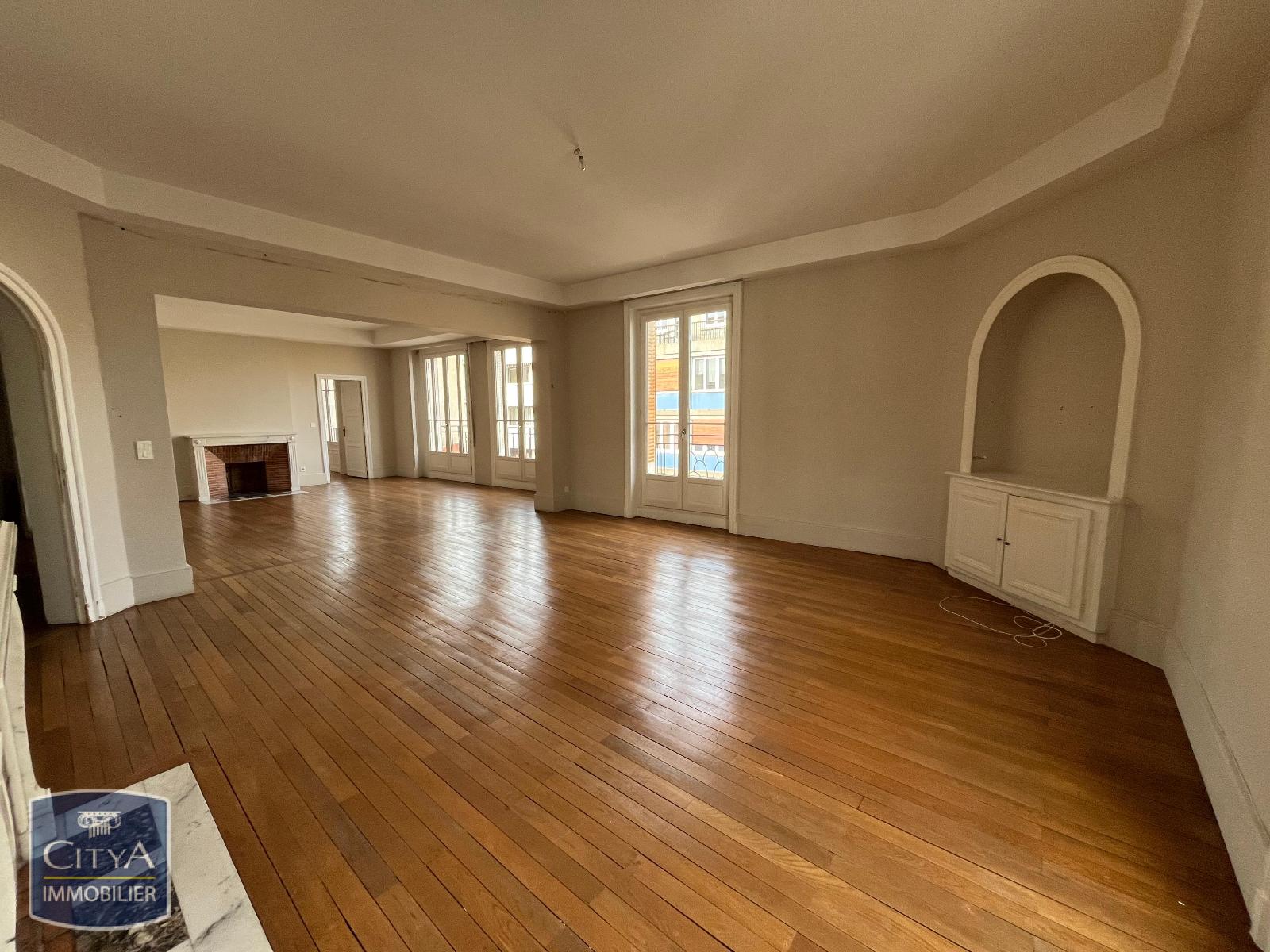 Appartement 6 pièces 209 m² · à Clermont Ferrand · 209 m² · 2 270 €/mois