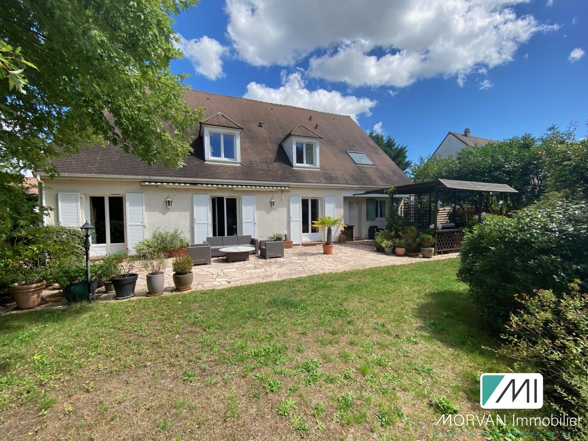 Maison 11 pièces 290 m² · à St Remy L Honore · 290 m² · 898 500 €