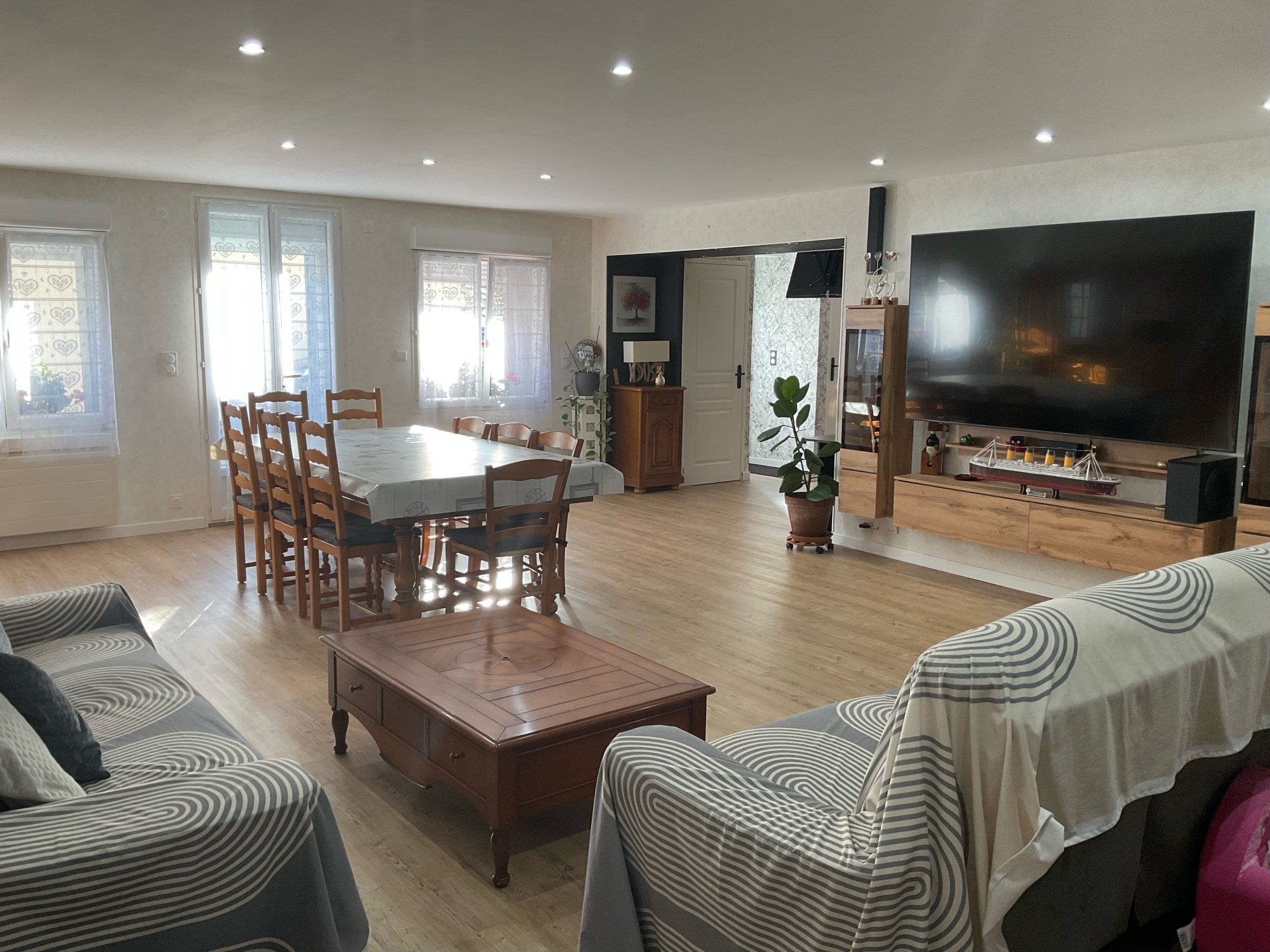 Maison 8 pièces 162 m² · à Le Gue D Allere · 162 m² · 250 000 €