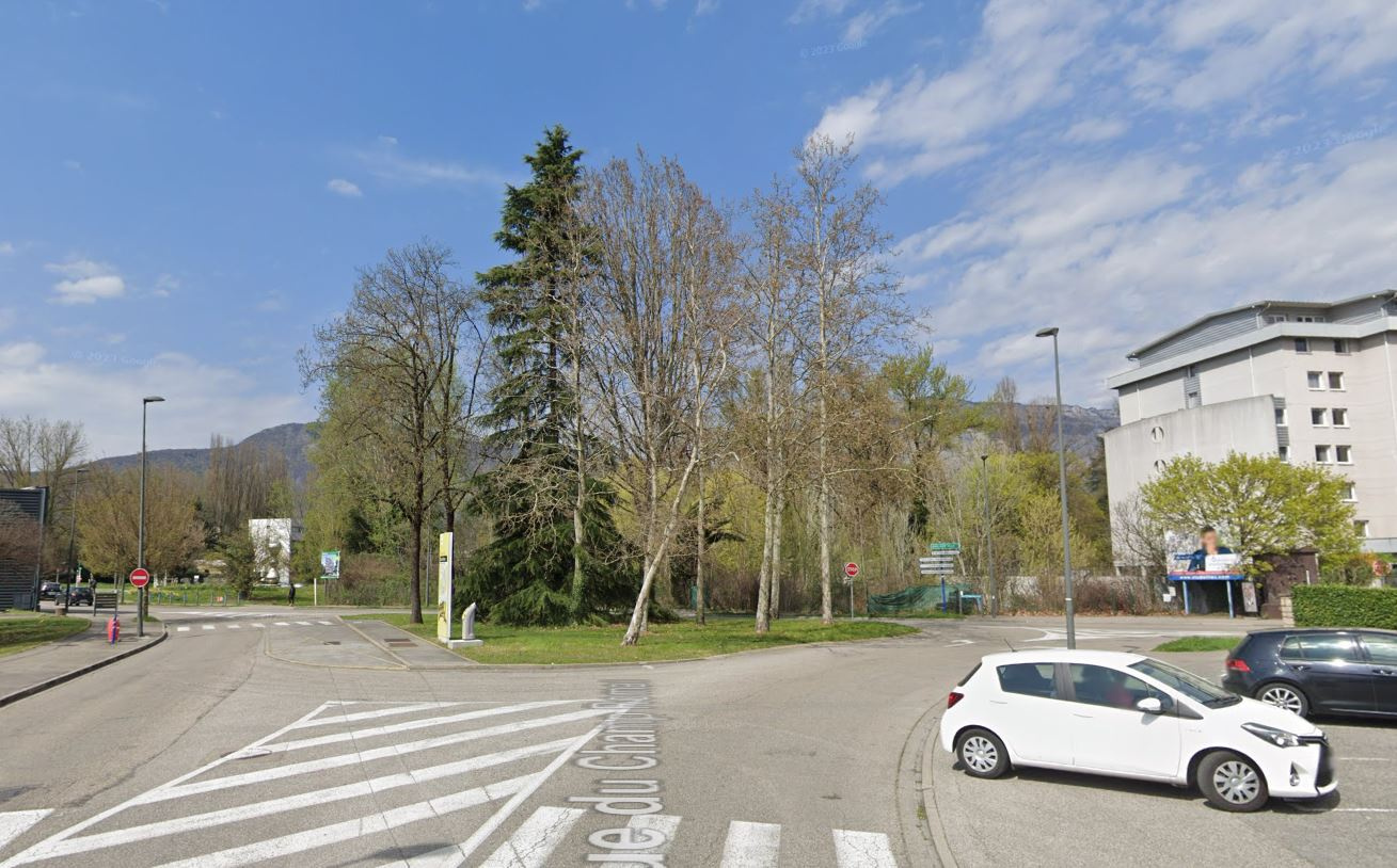 Parking  GIERES 38610 GIERES