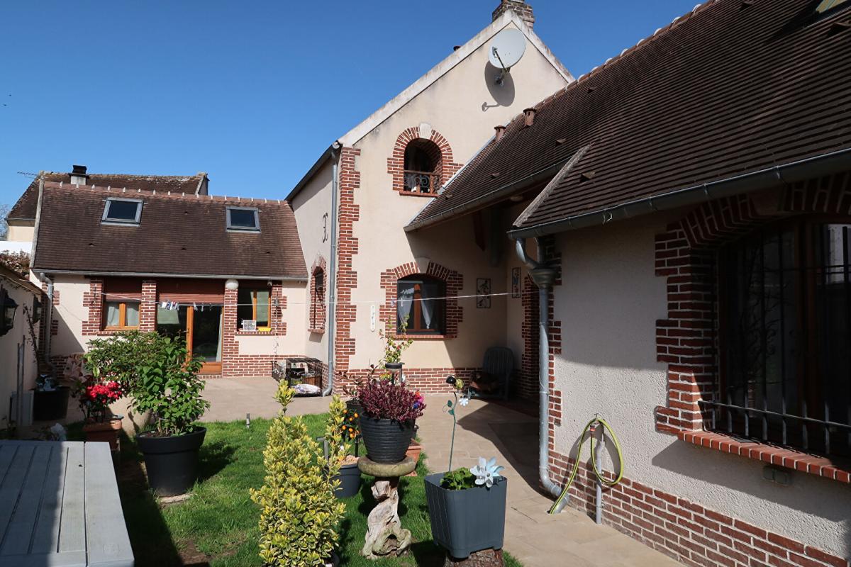 Maison 5 pièces 122 m² · à Ivry-le-Temple · 122 m² · 291 700 €