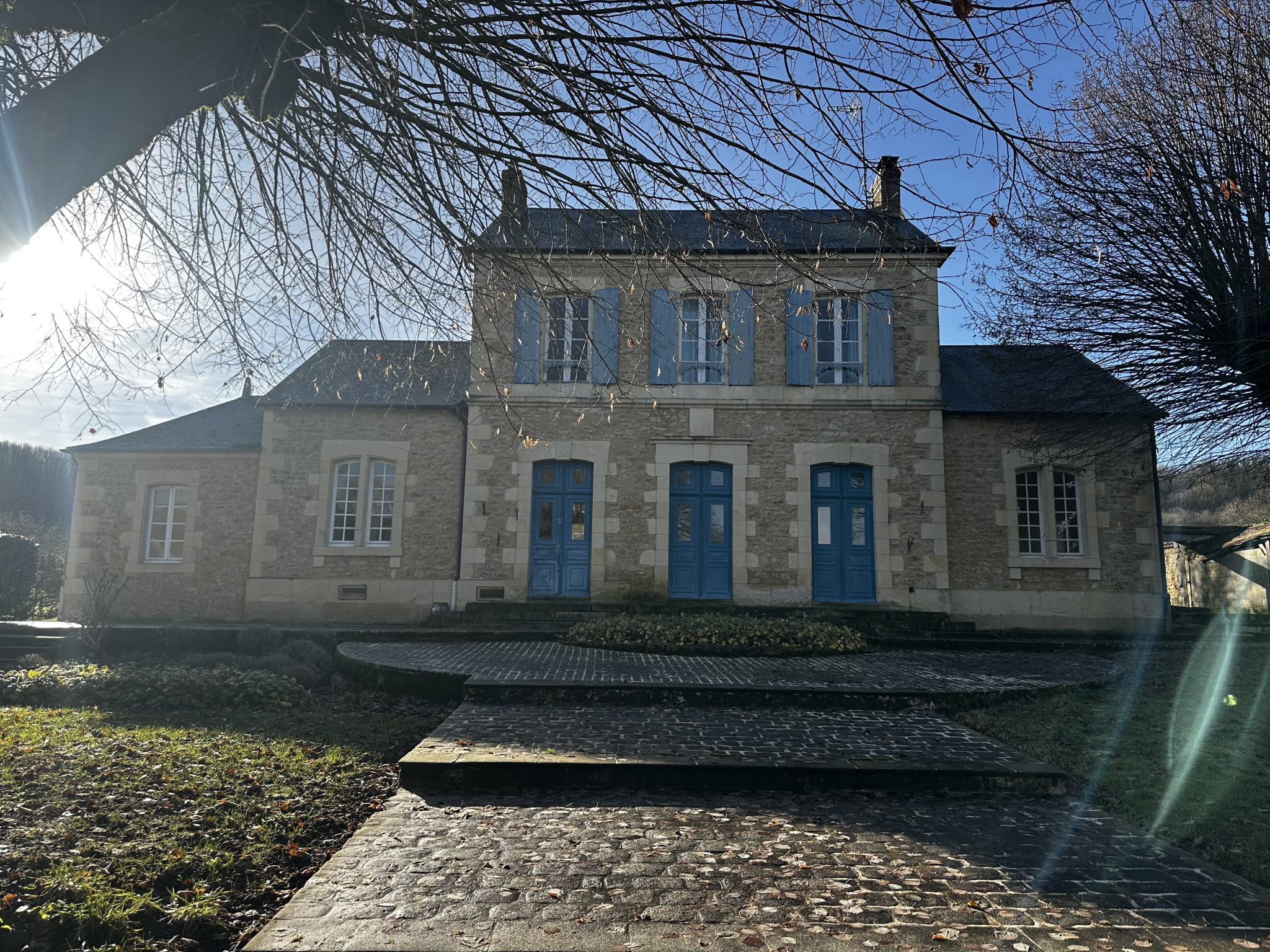 Maison 11 pièces 279 m² · à Montigny aux Amognes · 279 m² · 372 000 €