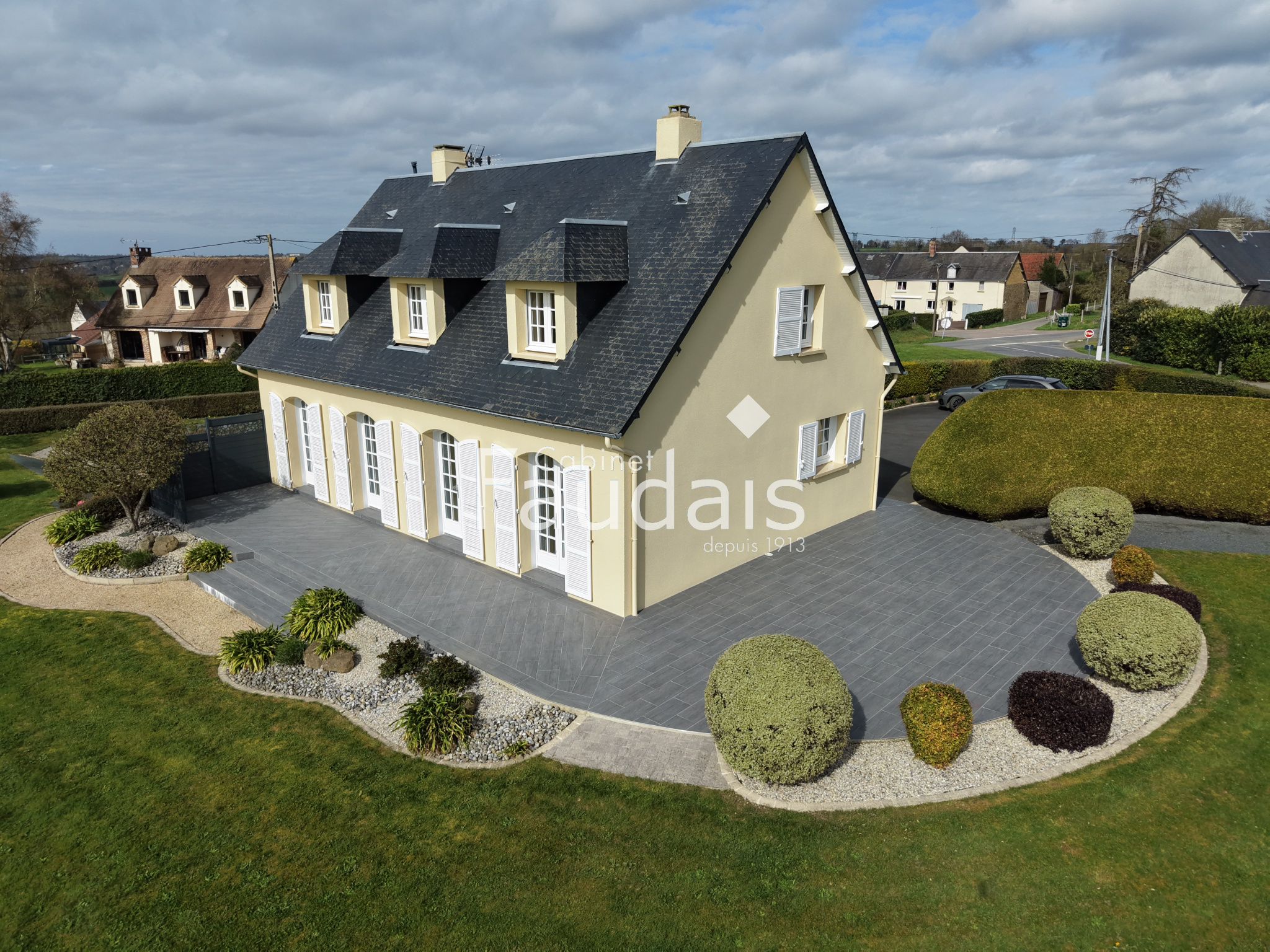 Maison 7 pièces 135 m² · à Ste Suzanne sur Vire · 135 m² · 279 000 €
