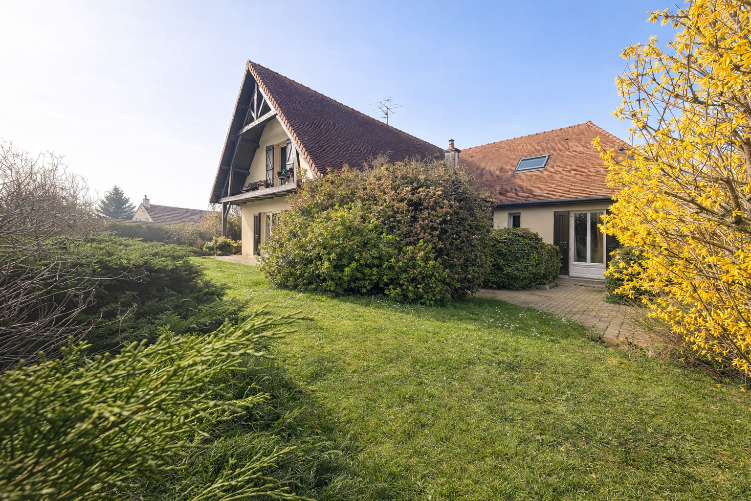 Maison 9 pièces 300 m² · à Bressey-sur-Tille · 300 m² · 515 000 €