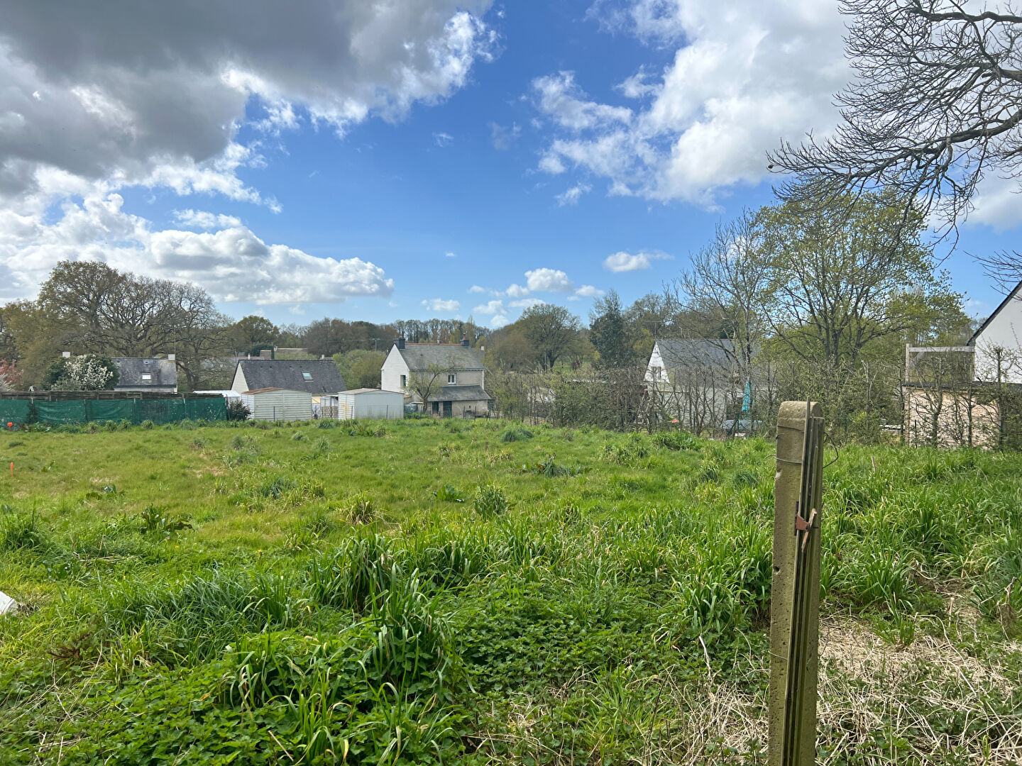 Terrain  833m² 