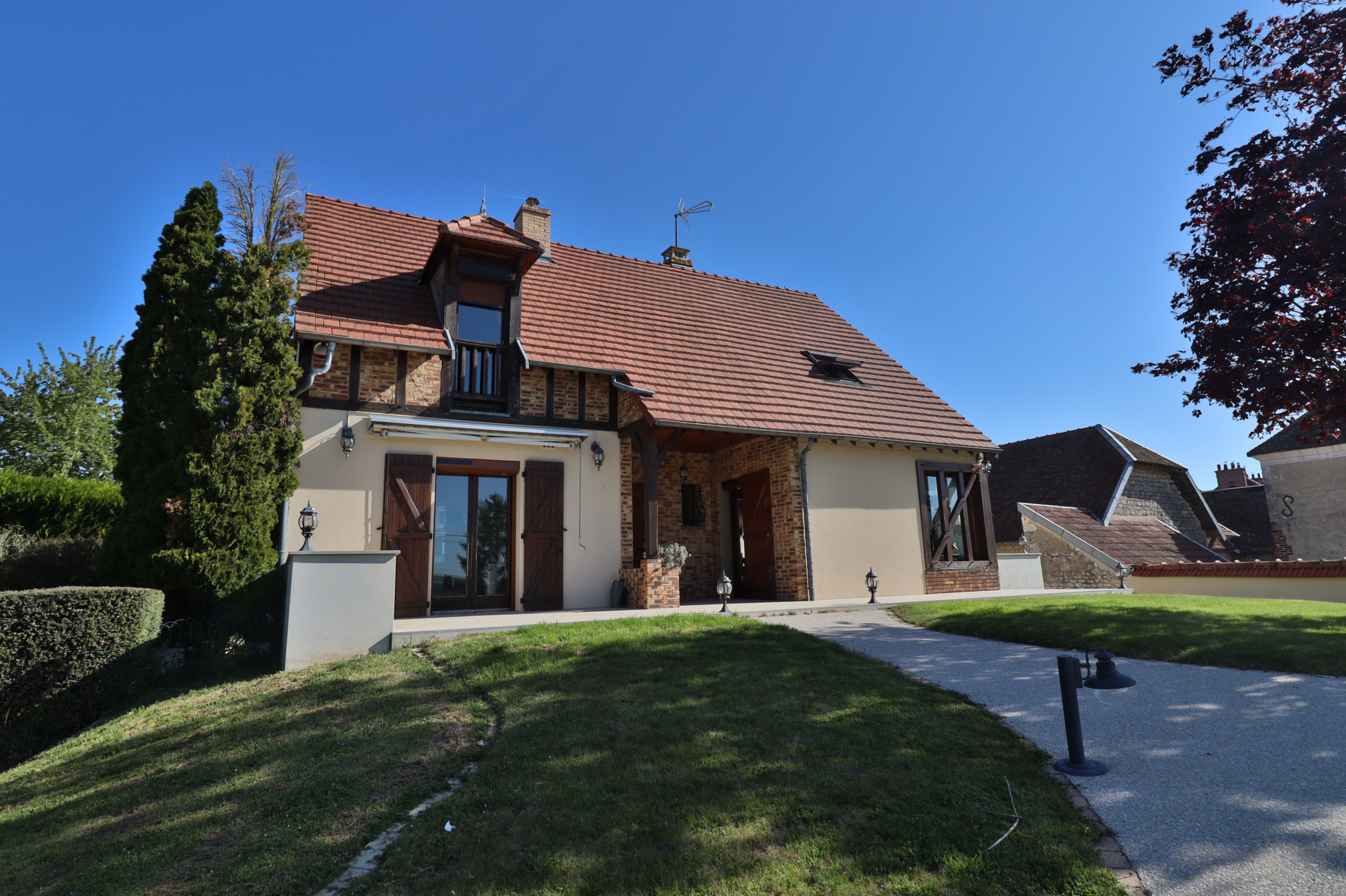 Maison 5 pièces 142 m² · à Montgueux · 142 m² · 330 000 €