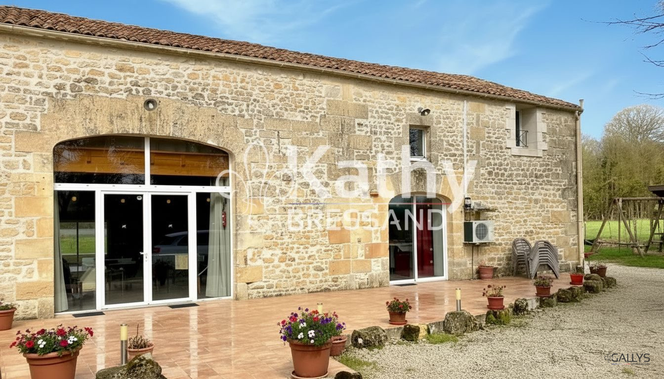 Maison 18 pièces 460 m² · à St Quantin de Rancanne · 460 m² · 668 000 €