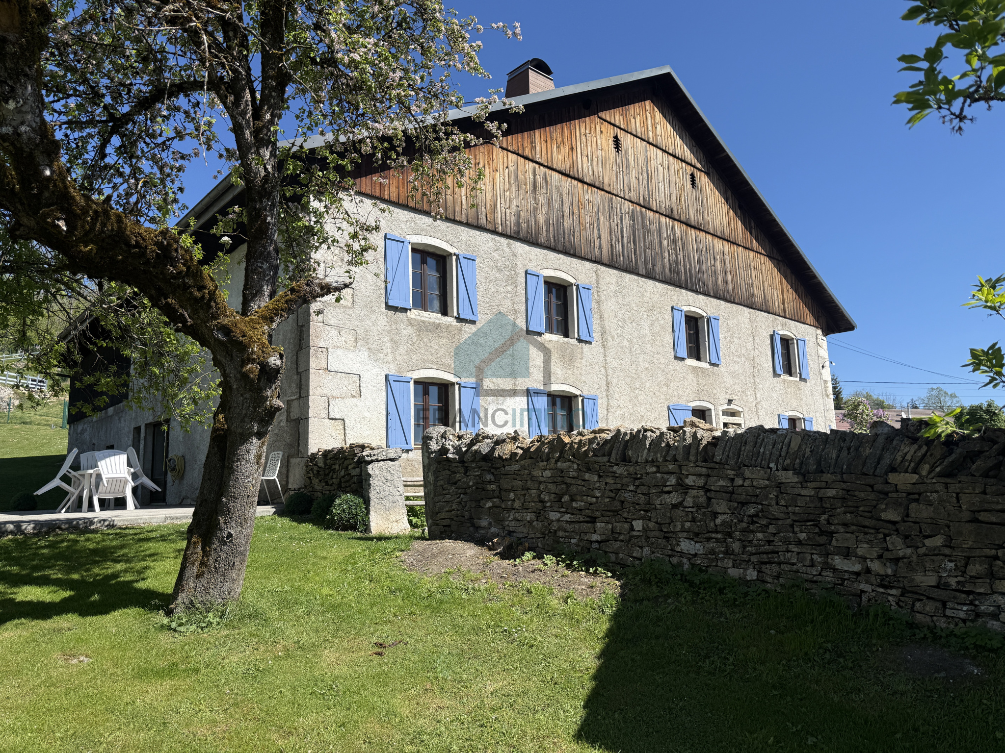 Maison 7 pièces 289 m² · à Fessevillers · 289 m² · 650 000 €