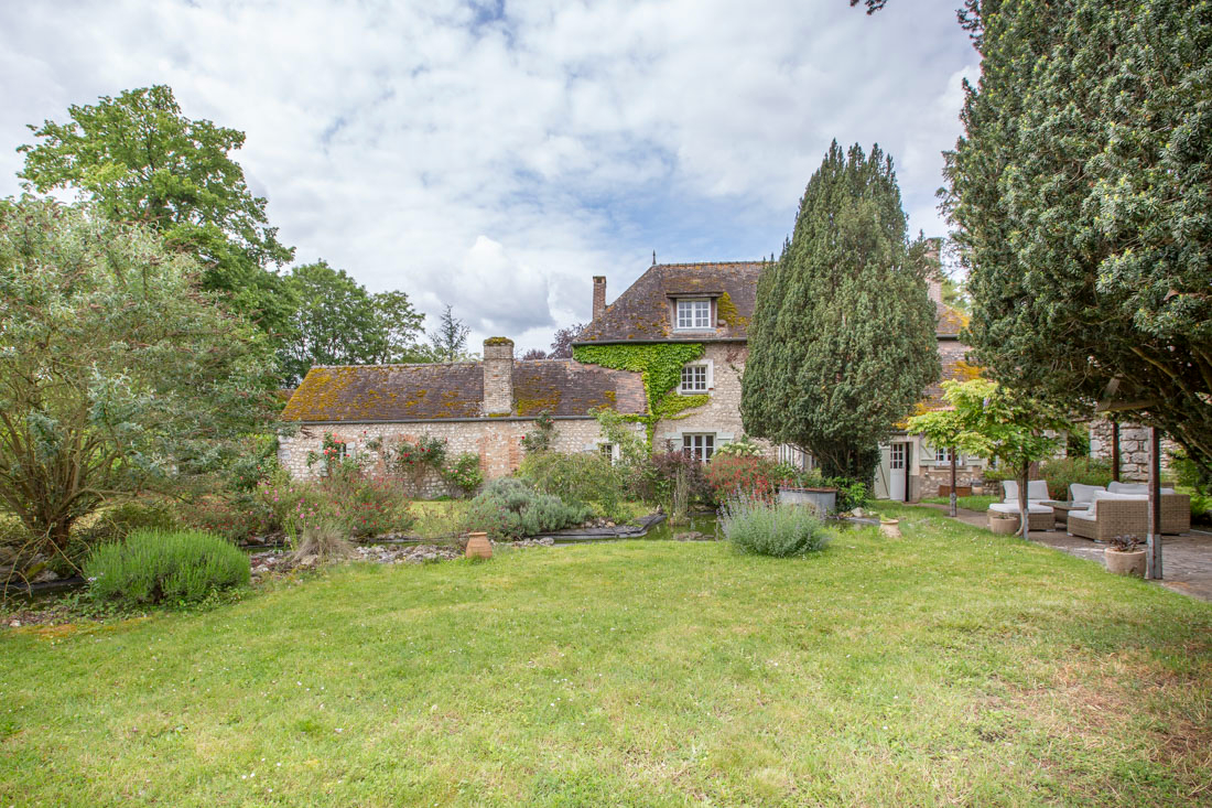 Maison 16 pièces 392 m² · à Pressagny-l'Orgueilleux · 392 m² · 795 000 €