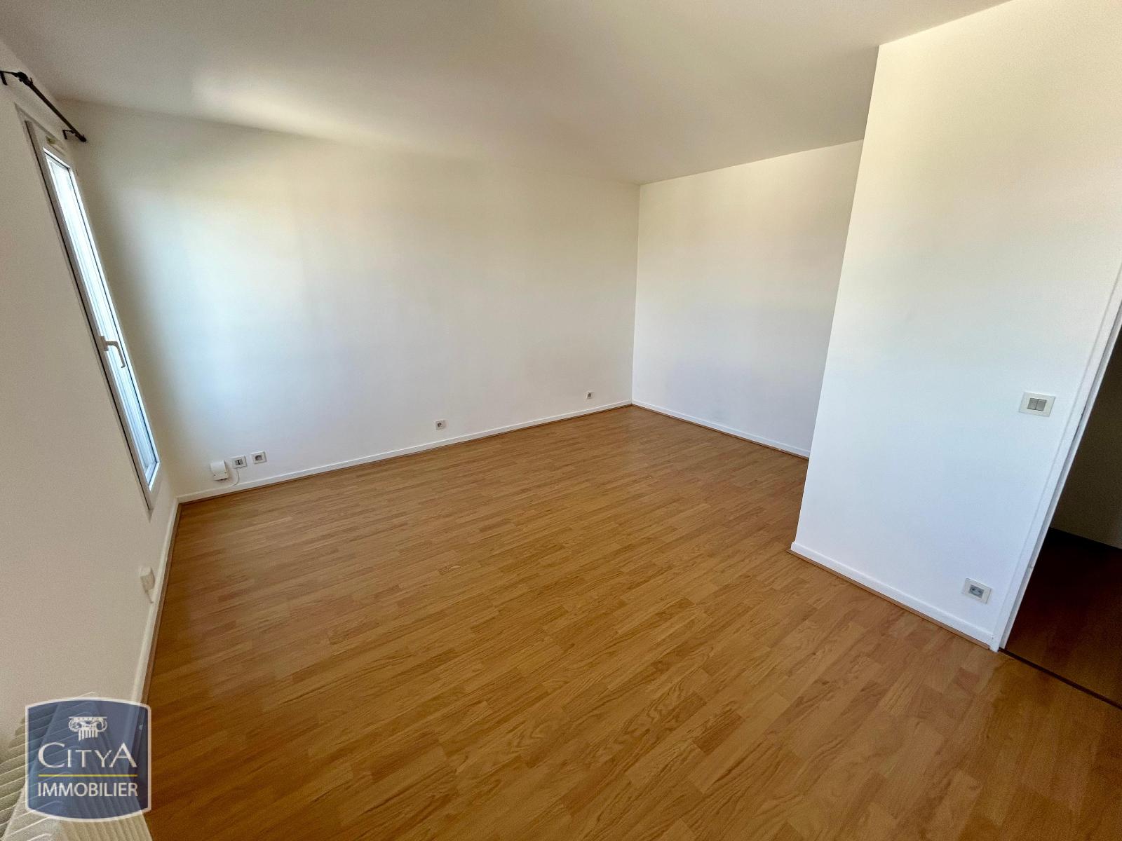 Appartement 1 pièce 30m² ELANCOURT 78990 photo 2