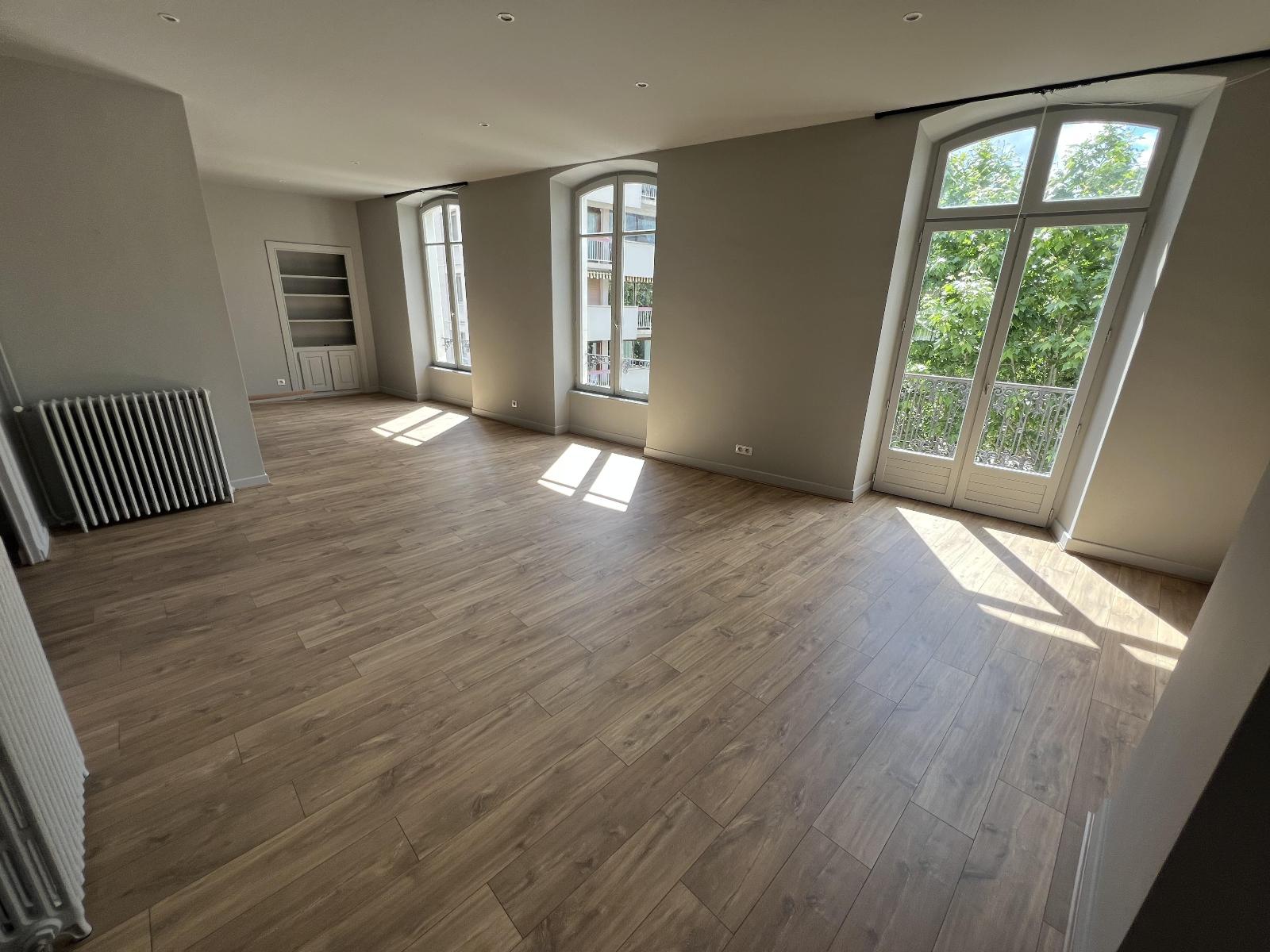 Appartement 6 pièces 177 m² · à Clermont Ferrand · 177 m² · 2 136 €/mois