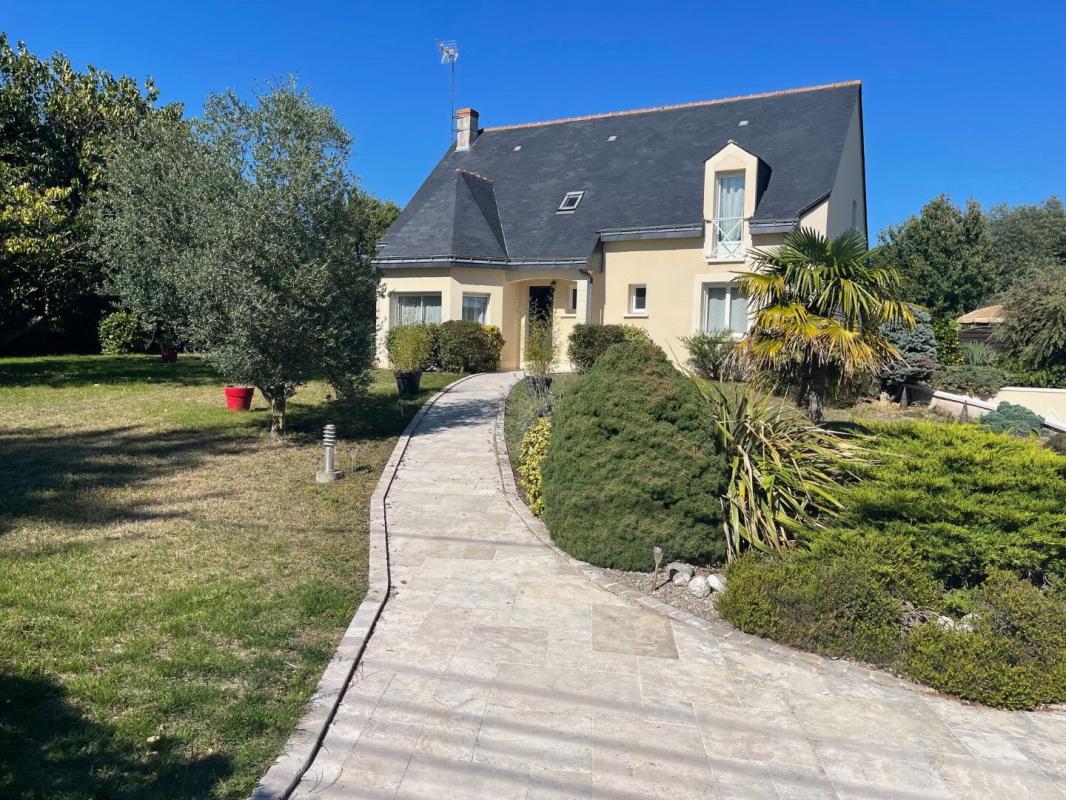 Maison 7 pièces 170 m² · à Neuillé · 170 m² · 398 000 €