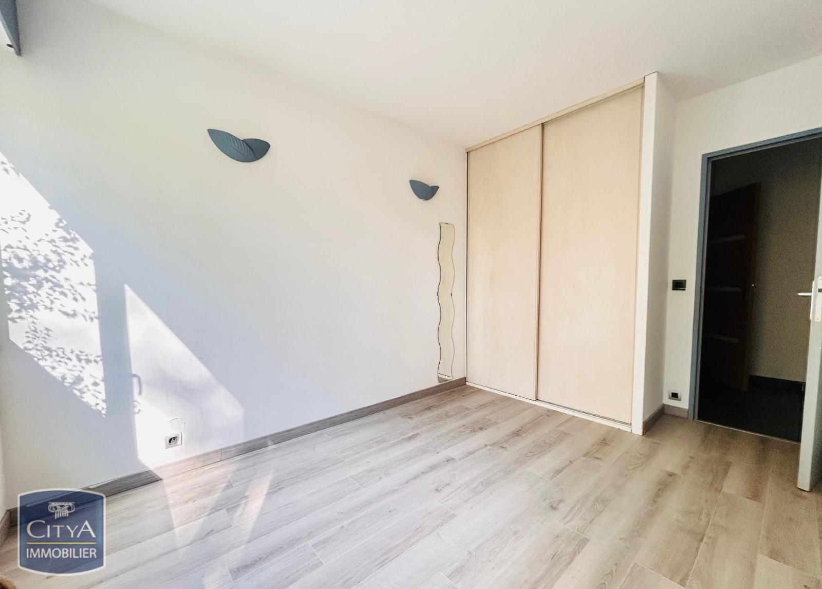 Appartement 4 pièces 79m² NOISY LE GRAND 93160 photo 2