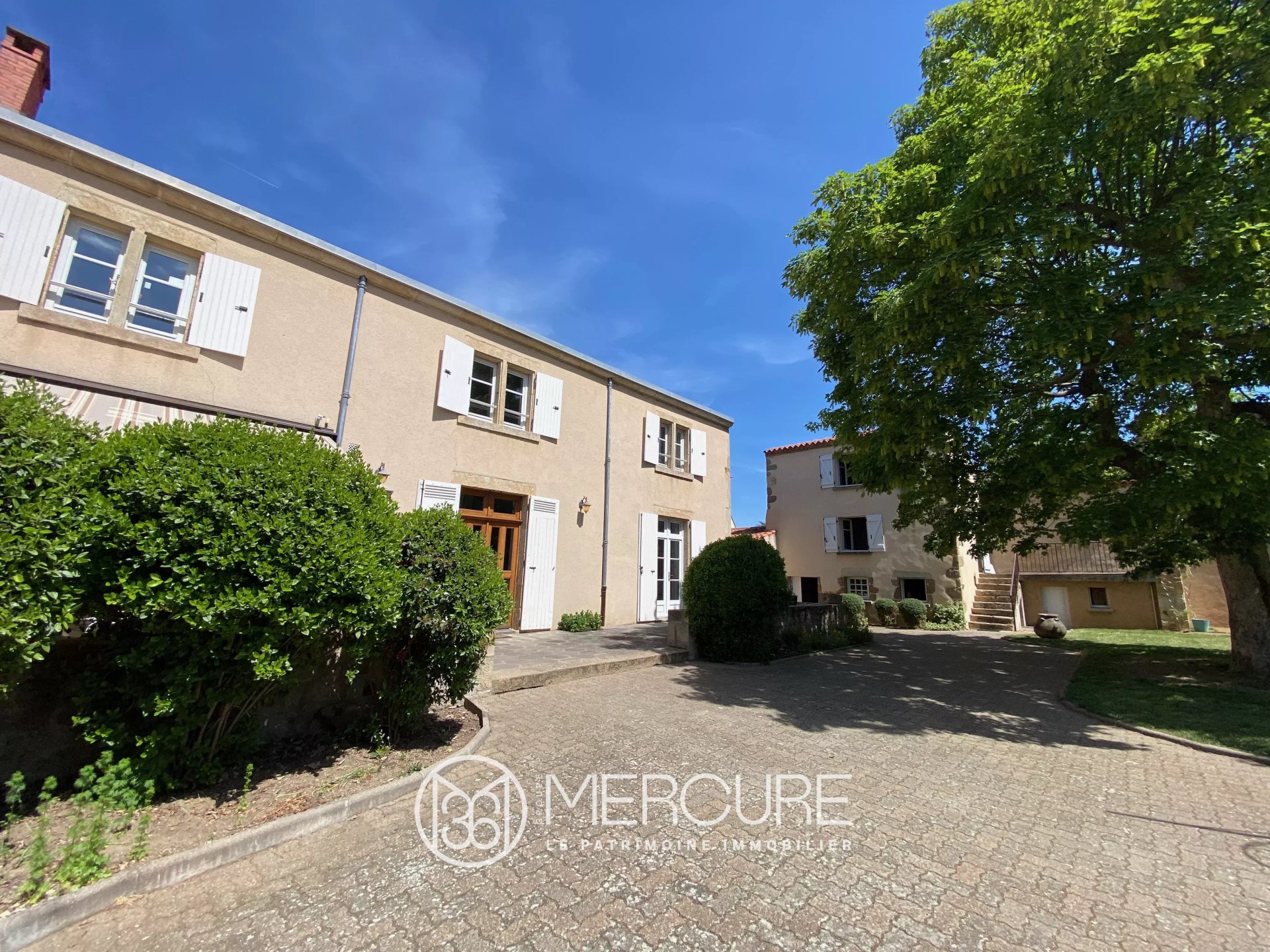 Maison 12 pièces 280 m² · à La Sauvetat · 280 m² · 728 000 €