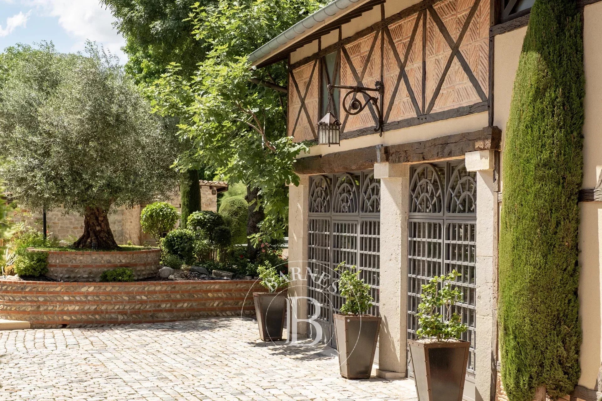 Maison 10 pièces 405 m² · à Ste Euphemie · 405 m² · 2 200 000 €